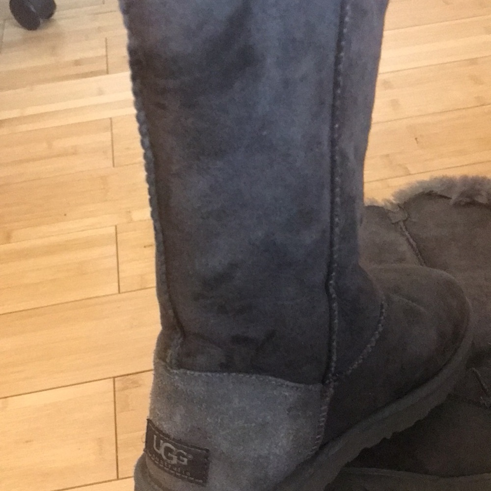 Ugg Bailey Button Triplet Gray Size 7 - image 4